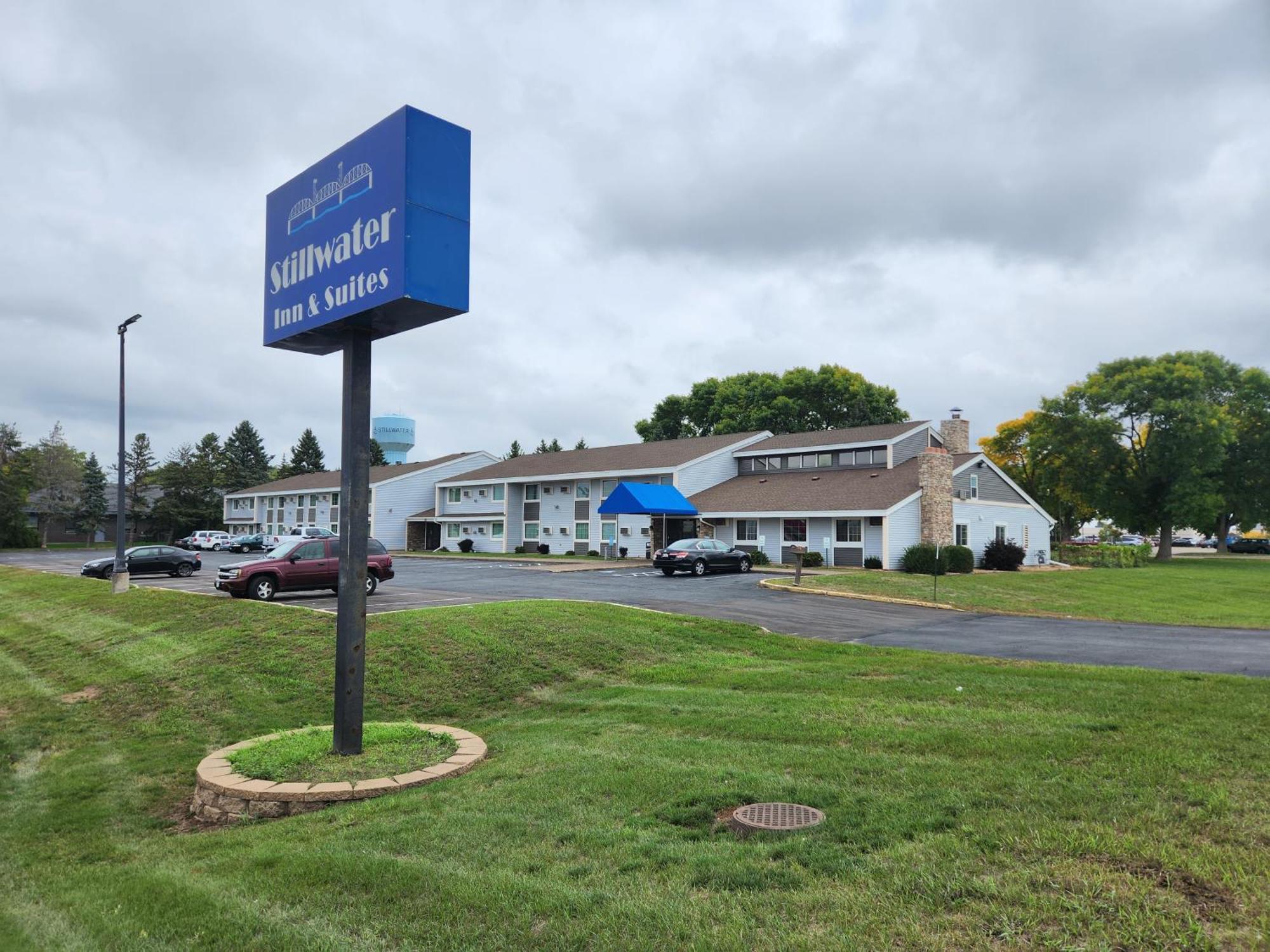 Stillwater Inn & Suites Exterior foto