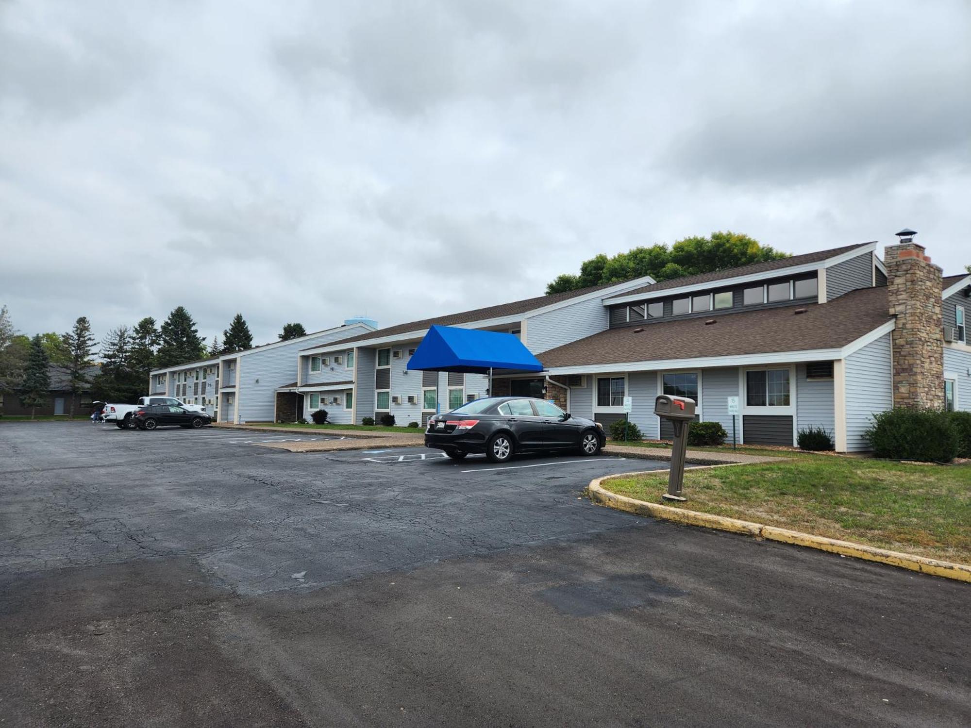 Stillwater Inn & Suites Exterior foto